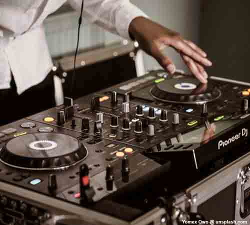 Hochzeits DJ Abiball #DJRostock #DJMecklenburgVorpommern #DJStralsund #HochzeitsDJ #DJHochzeit #DJRostock #DJSchwerin #DJWismar #DJGüstrow #Hochzeitsplanung #HochzeitMV